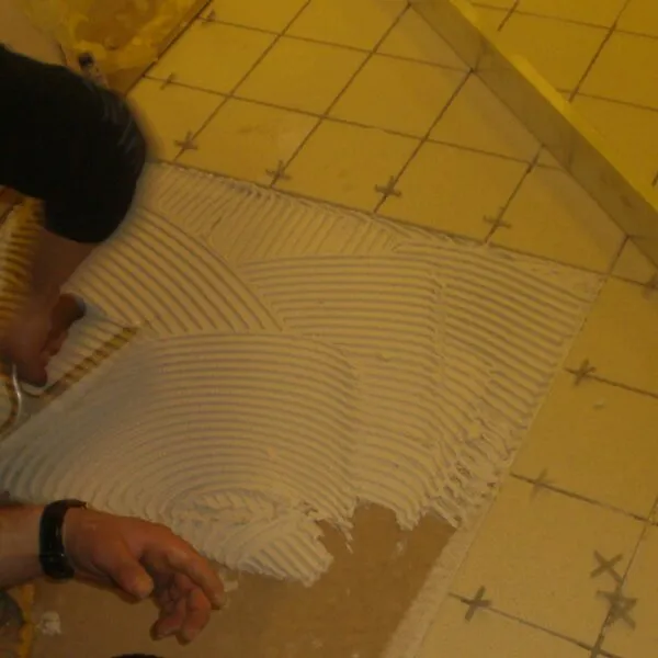 STAR-PRINCESS-dry-dock-Trieste-CREW-GALLEY-CORRIDOR-05-Tiles-application--scaled.jpg
